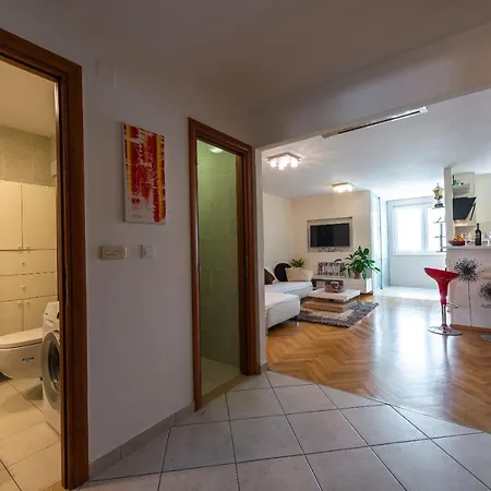 Gloriosa Apartment *